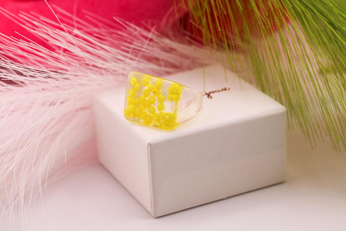 Chunky Acrylic Ring: Colorful Geometric Y2K Statement Jewelry