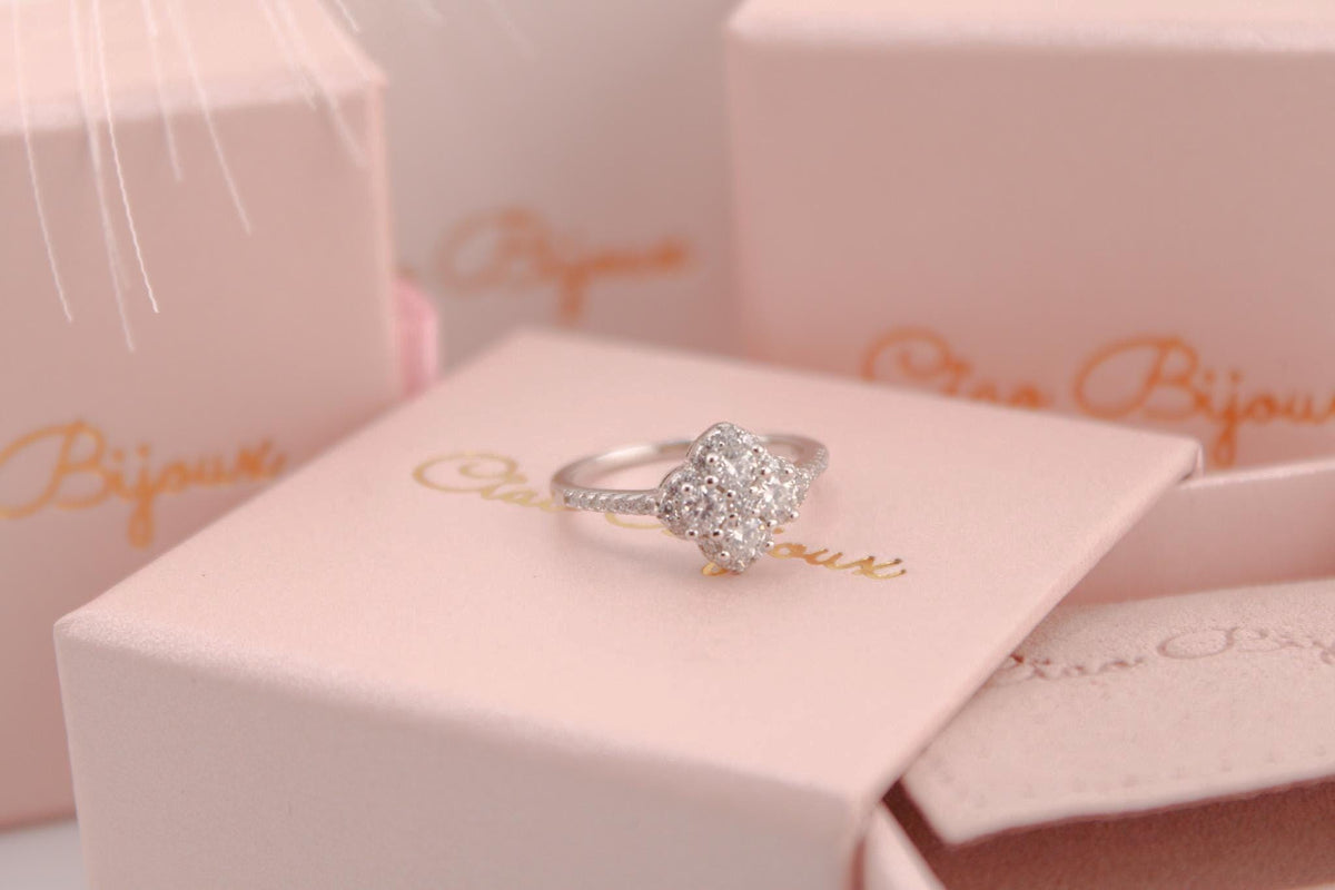 Sterling Silver Moissanite Ring: Four-Leaf Clover Design, Elegant Gift