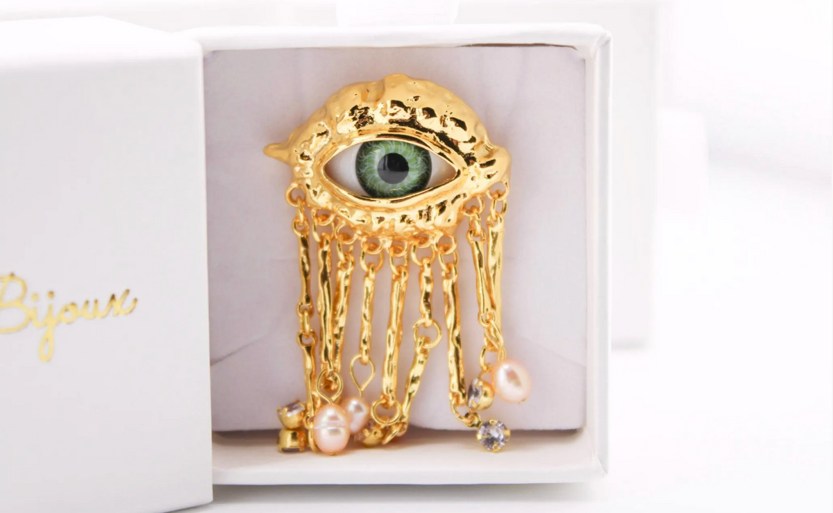 Artistic Eye Brooch with Pearl Tassels