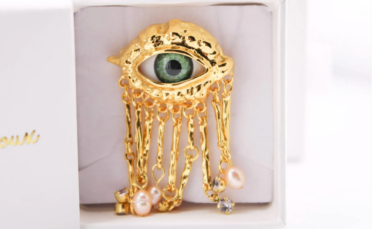 Artistic Eye Brooch with Pearl Tassels