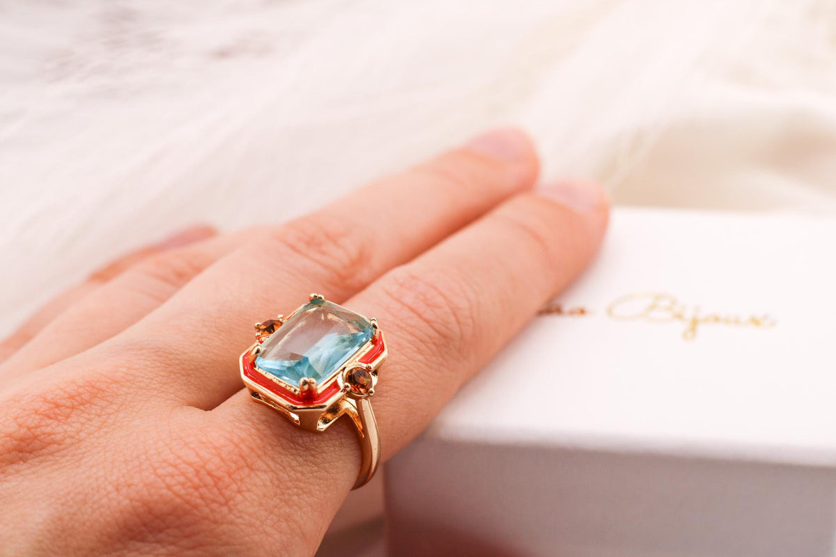 Vintage-Style Statement Ring with Iridescent Gemstone/ Gold-Plated Cocktail Ring /Art Deco Inspired Jewelry/Gift for her