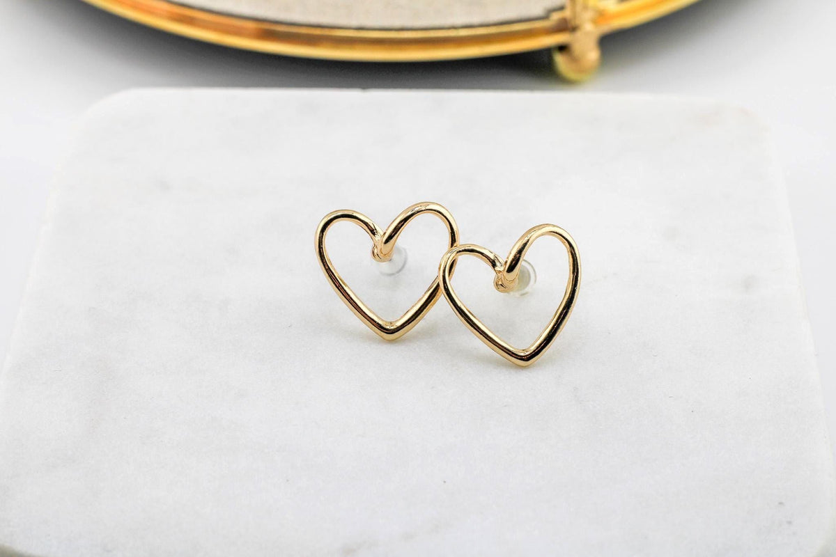 Heart Earrings /Dainty Heart Outline Studs/ Minimalist Gold Heart Earrings/ Cute Everyday Jewelry /Gift for Her /Heart Stud Earrings